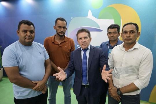 Presidente do TCE-MT, conselheiro Sérgio Ricardo, em reunião com vereadores de Colniza.