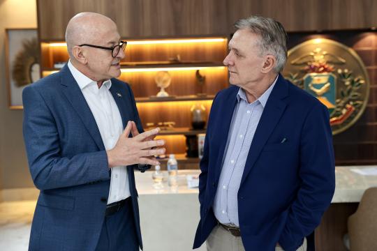 Antonio Joaquim em reunião com Pivetta.jpg