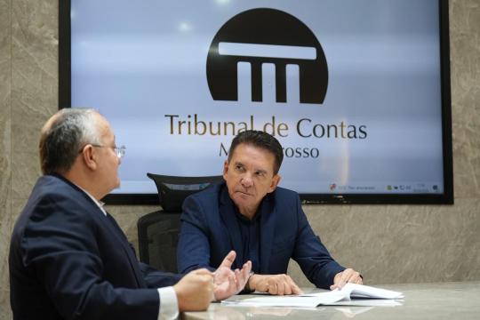 Presidente Sérgio Ricardo em reunião com o ex-governador Pedro Taques.