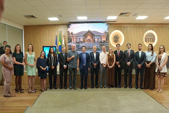 Autoridades e representantes dos idosos destacaram que trabalho preencherá lacuna histórica. Clique aqui para ampliar