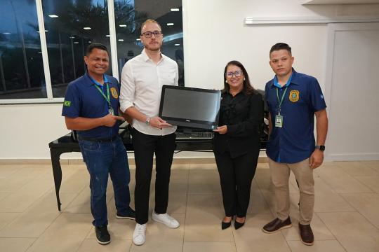 Doações de computadores (10).JPG