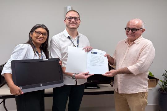 Doações de computadores à Associação Cultural Cena Onze.